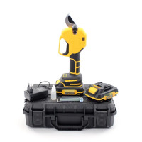 Акумуляторний секатор Instrumentop DCMPP560P1  24V 5Ah 30 мм зрізу, LED-підсвітка та цифровий індикатор
